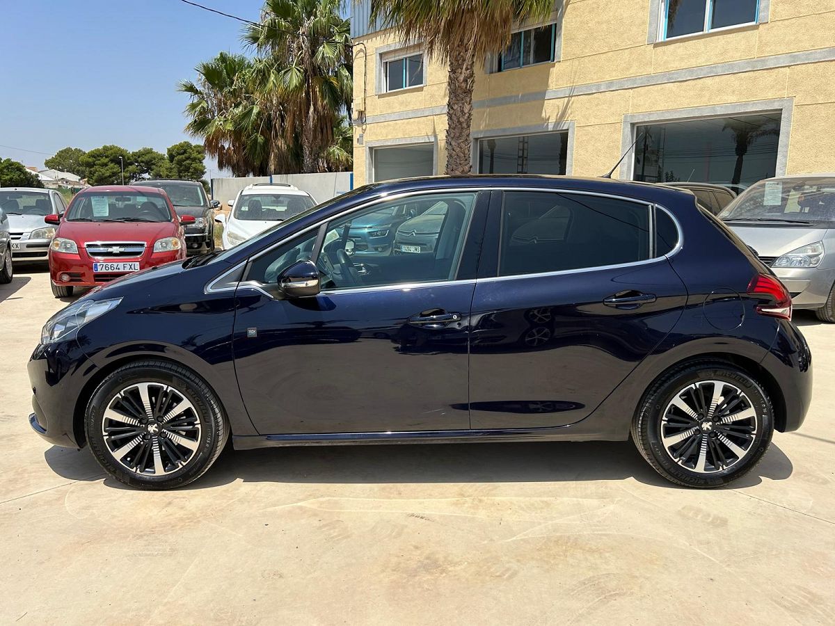 PEUGEOT 208 1.2 VTI TECH EDITION SPANISH LHD IN SPAIN 35000 MILES STUNNING 2019